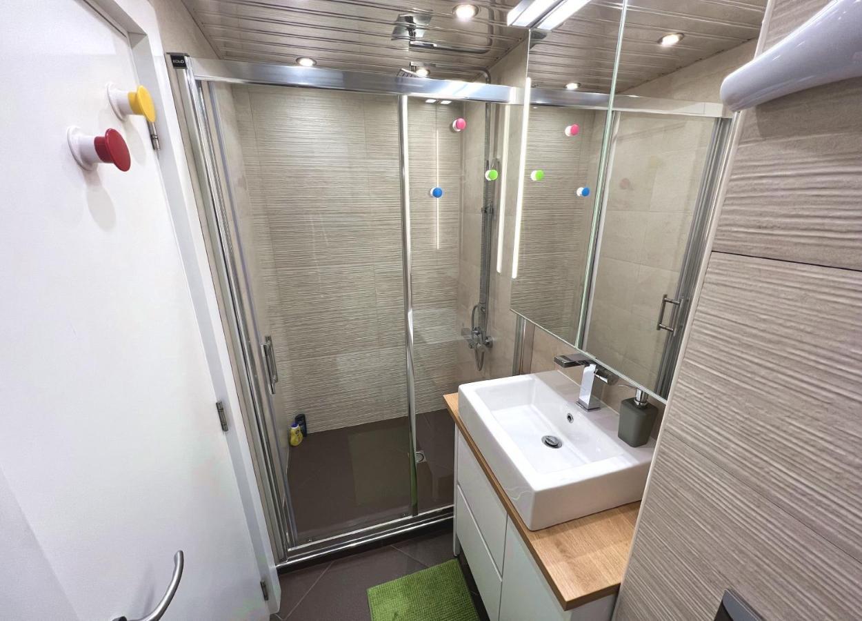 Unique Luxurious Jacuzzi Penthouse Duplex In City Center! 2 Baths! Free Parking! Sofia Exteriör bild
