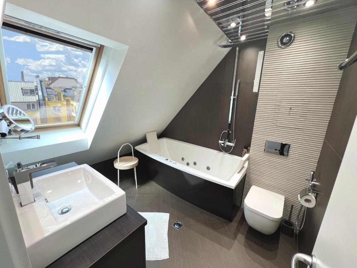 Unique Luxurious Jacuzzi Penthouse Duplex In City Center! 2 Baths! Free Parking! Sofia Exteriör bild